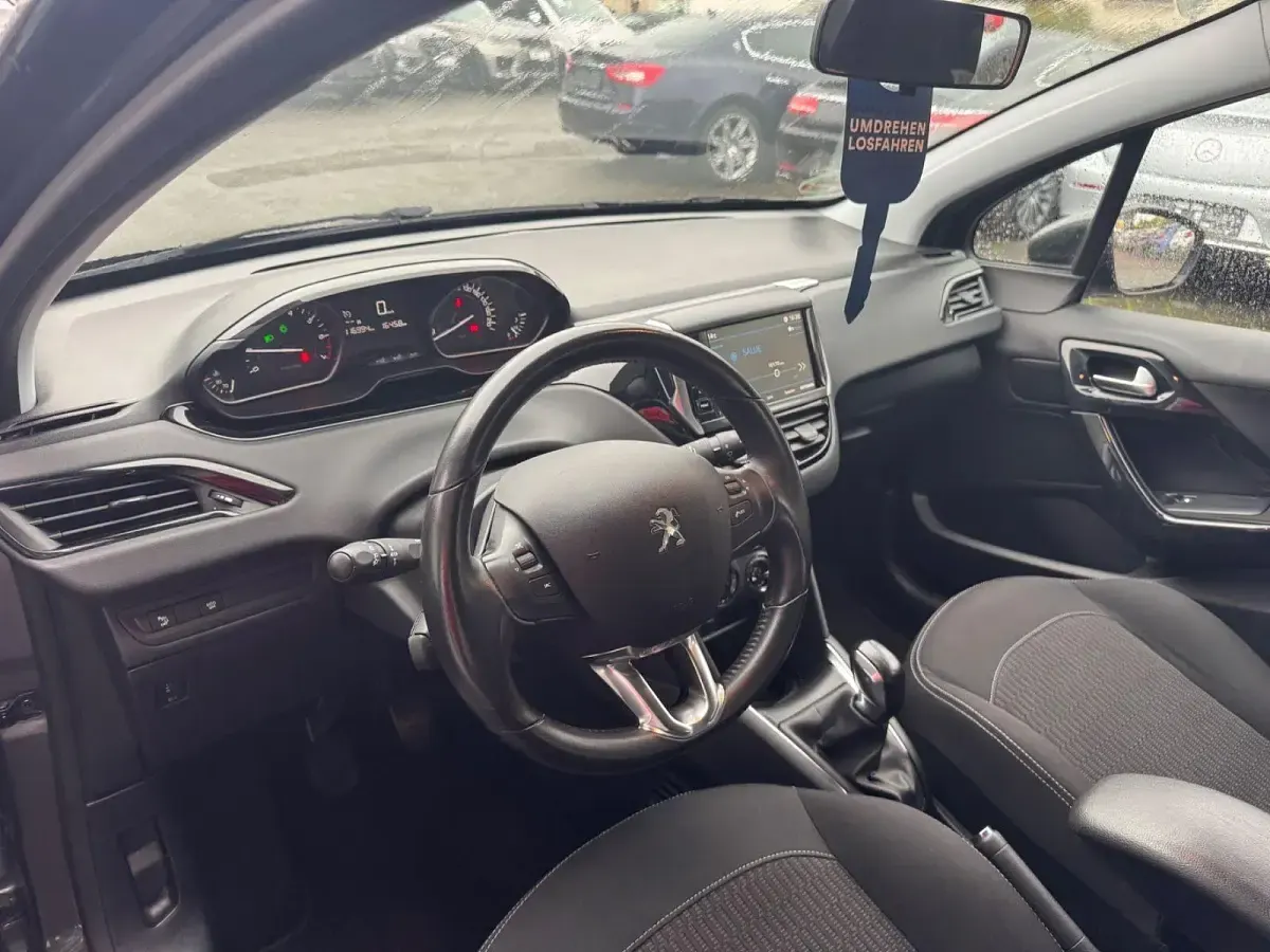 Gebraucht Peugeot 208 Active 82 PS (60 kW) 2018 Grau Kleinwagen