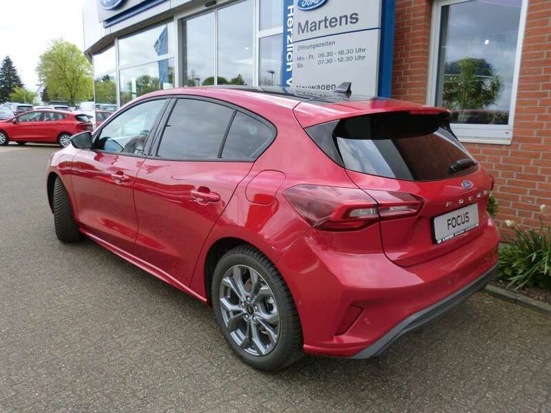Gebraucht Ford Focus ST-Line X 125 PS (91 kW) 2024 Fantastic red tc Kleinwagen