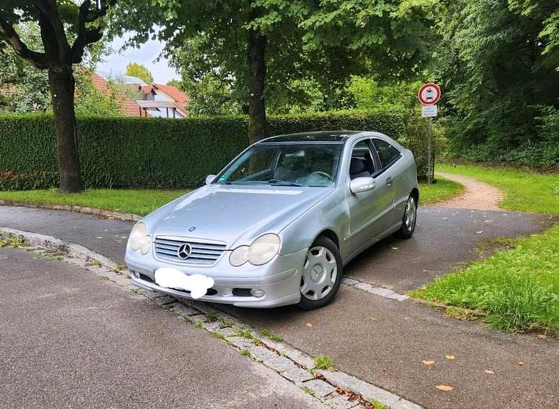 Silber Gebraucht 2002 Mercedes C180 Coupé | 1.200 € (Fairer Preis) - Bild 1/4