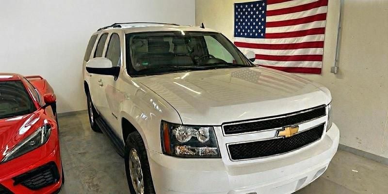 Weiß Gebraucht 2012 Chevrolet Tahoe SUV | 17.995 € - Bild 1/4
