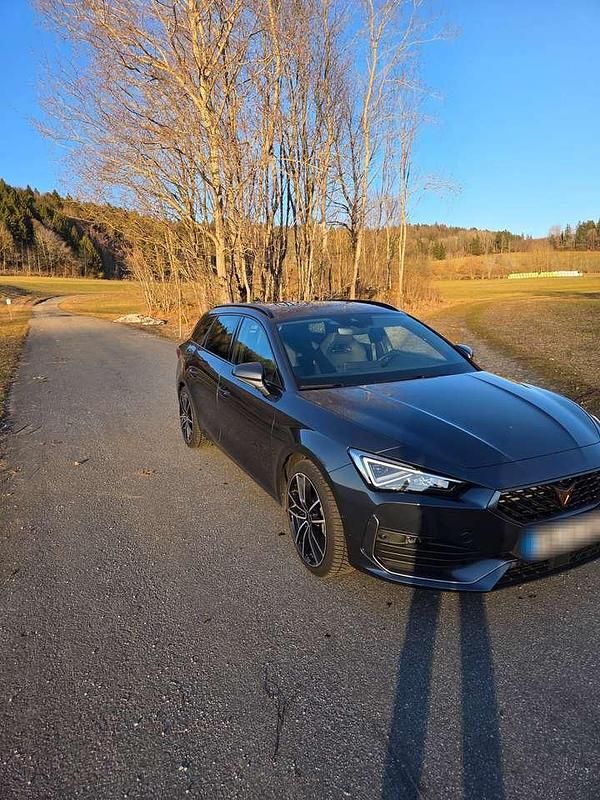 Gebraucht Cupra Leon 150 PS (110 kW) 2024 Blau Kombi