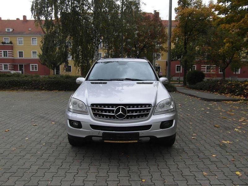 Silber Gebraucht 2006 Mercedes ML320 SUV | 6.499 € (Guter Preis) - Bild 1/4