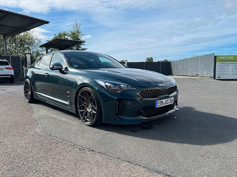 Grün Gebraucht 2022 Kia Stinger Kleinwagen | 46.000 € (Etwas zu teuer) - Bild 1/4