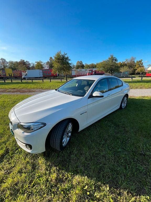 Weiß Gebraucht 2016 BMW 530 Performance Limousine | 17.600 € (Superpreis) - Bild 1/4