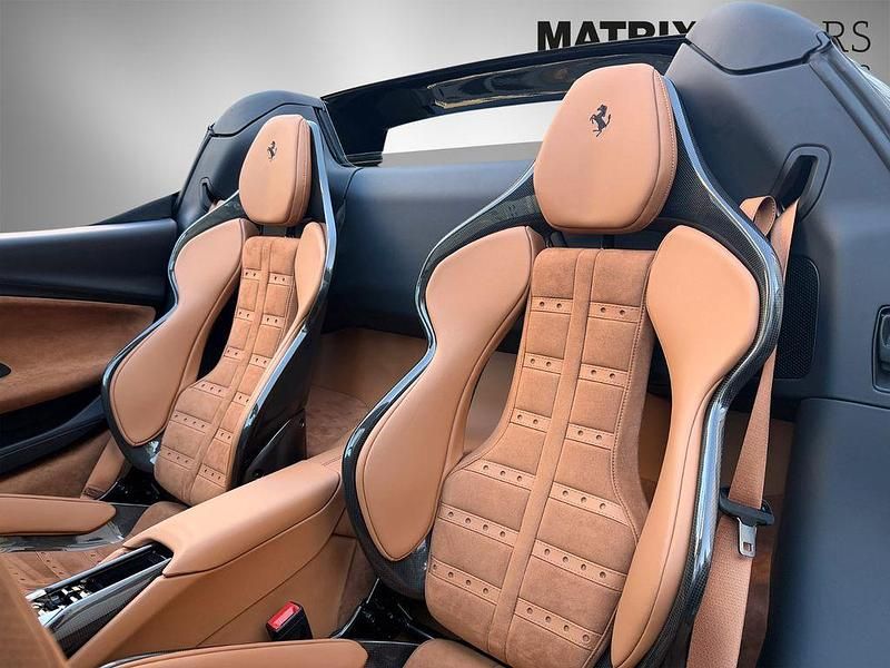 Gebraucht Ferrari 296 829 PS (609 kW) 2025 Schwarz Cabrio