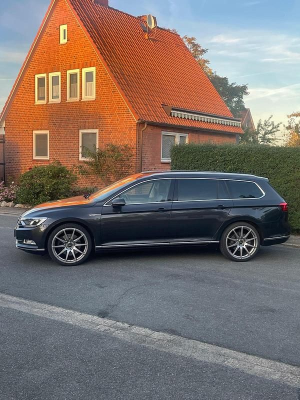 Gebraucht VW Passat 238 PS (175 kW) 2018 Andere farben Kombi