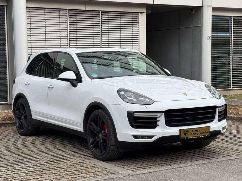 Gebraucht Porsche Cayenne Turbo Chrono 519 PS (381 kW) 2016 Weiß SUV