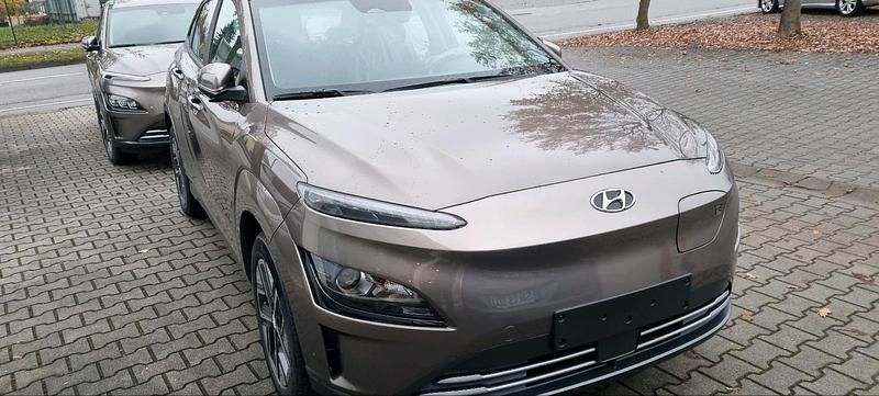 Braun Gebraucht 2022 Hyundai Kona SUV | 19.500 € (Etwas zu teuer) - Bild 1/4