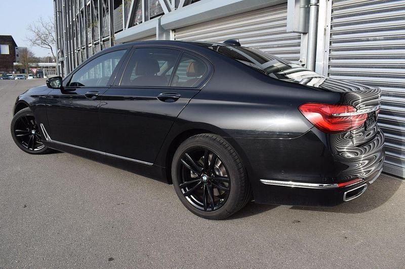 Gebraucht BMW 740 320 PS (235 kW) 2018 Schwarz Limousine