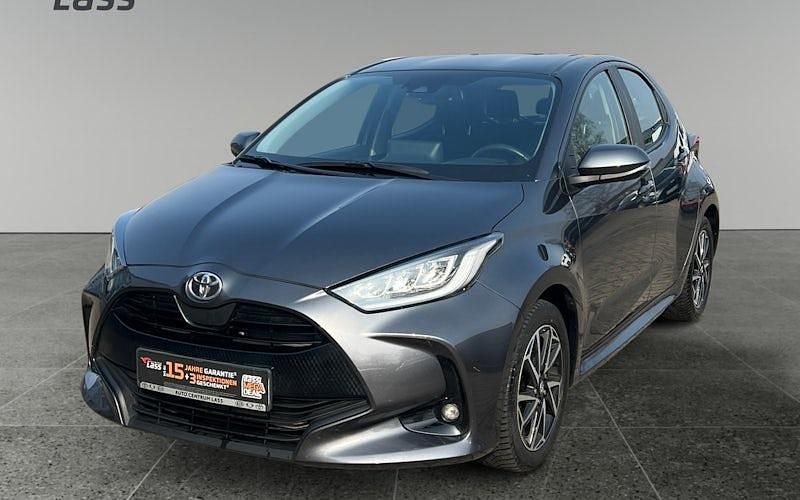 Gebraucht Toyota Yaris Basis 125 PS (91 kW) 2022 Marlingrau metallic Kleinwagen