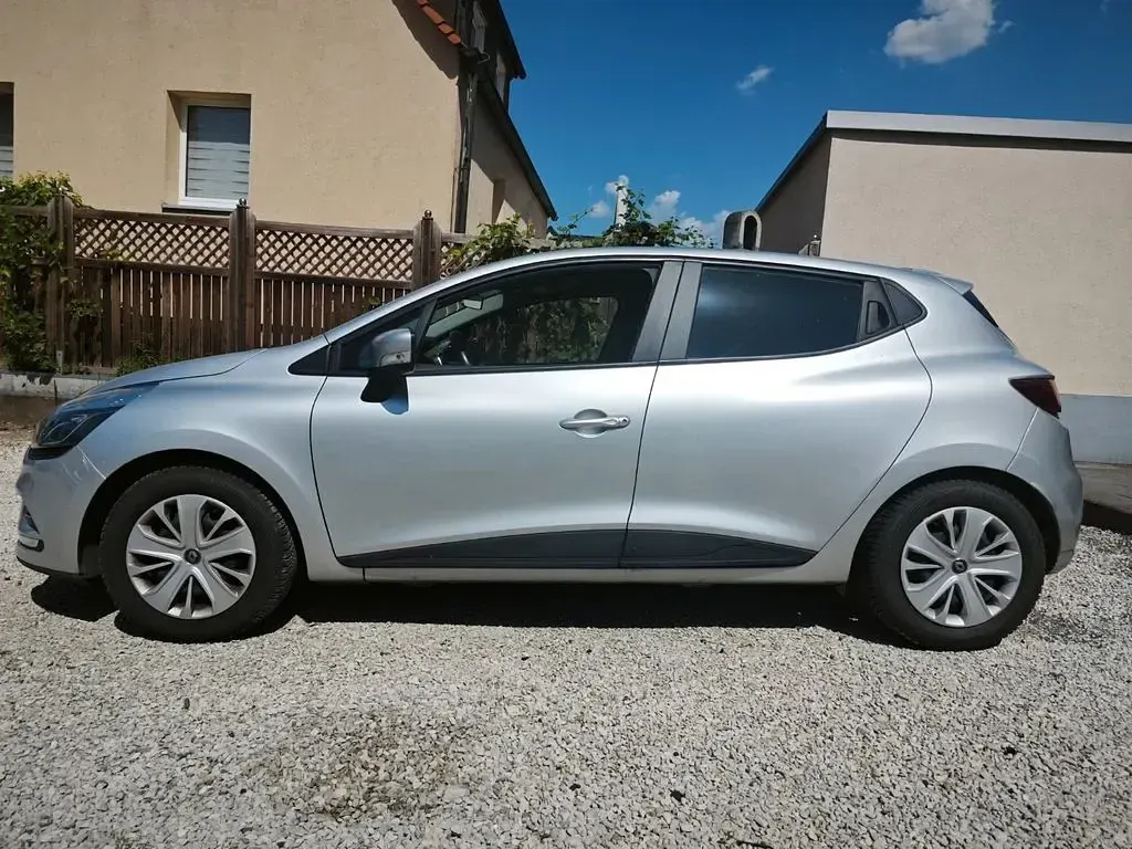 Gebraucht Renault Clio 73 PS (53 kW) 2017 Silber Limousine