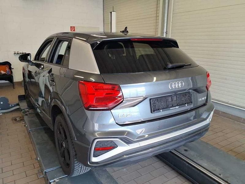 Gebraucht Audi Q2 S-Line 150 PS (110 kW) 2022 Grau SUV