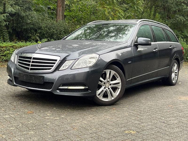 Gebraucht Mercedes E350 265 PS (194 kW) 2011 Grau Kombi