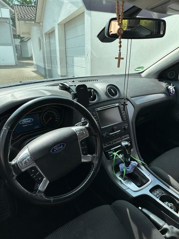 Gebraucht Ford Mondeo 140 PS (102 kW) 2012 Blau Kombi