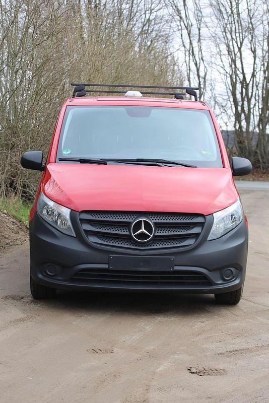 Gebraucht Mercedes Vito 88 PS (64 kW) 2015 Rot Van