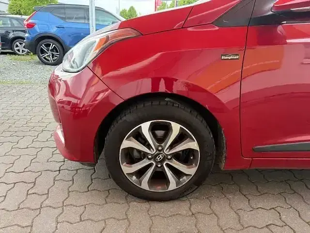 Gebraucht Hyundai i10 Style 87 PS (63 kW) 2017 Rot (metallic) Kleinwagen