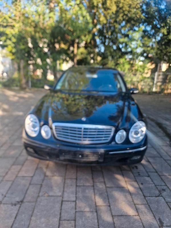 Gebraucht Mercedes E220 150 PS (110 kW) 2004 Schwarz Limousine