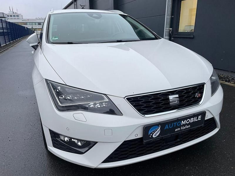 Weiß Gebraucht 2016 Seat Leon FR Limousine | 7.490 € (Superpreis) - Bild 1/4