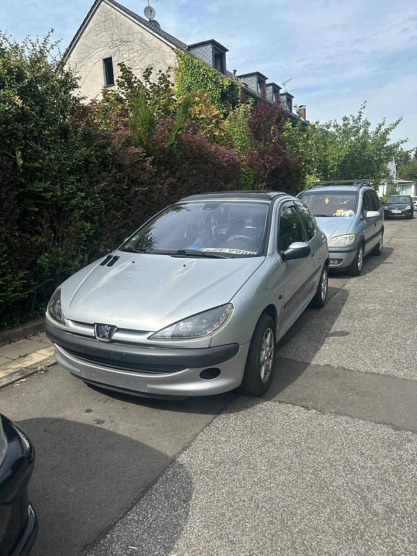 Silber Gebraucht 2001 Peugeot 206 Kleinwagen | 650 € (Superpreis) - Bild 1/4