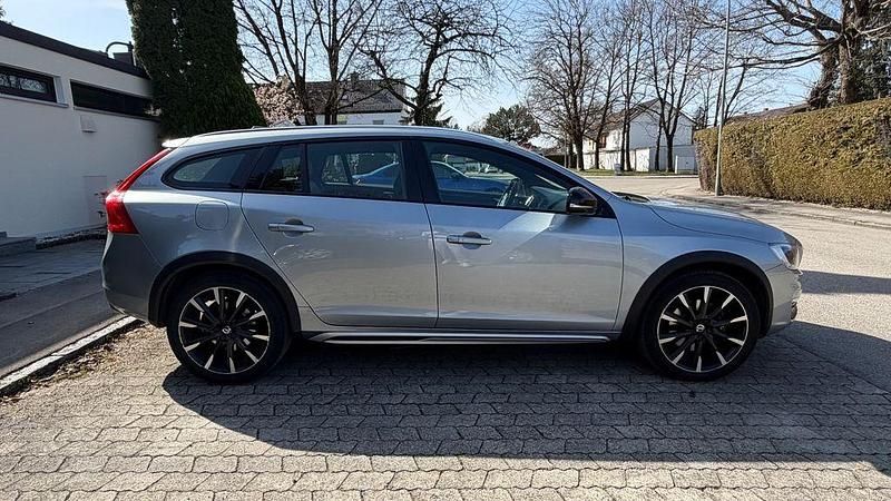 Gebraucht Volvo V60 CC 190 PS (139 kW) 2015 Kombi