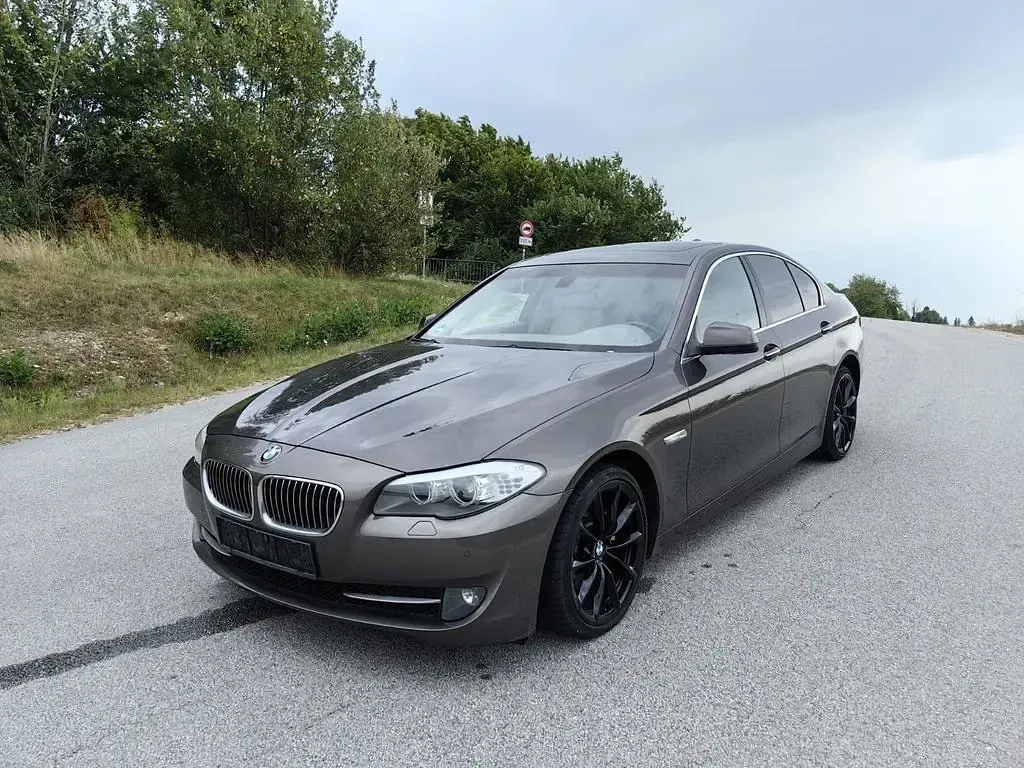 Gebraucht BMW 523 204 PS (150 kW) 2011 Braun Limousine