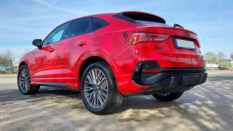 Gebraucht Audi Q3 Sportback S-Line 150 PS (110 kW) 2023 Rot SUV