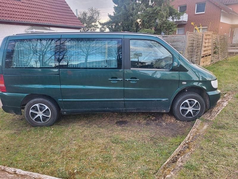 Gebraucht Mercedes V220 122 PS (89 kW) 2002 Grün Van / Kleinbus