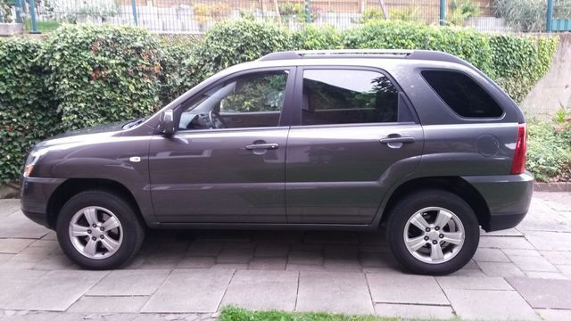 Gebraucht Kia Sportage 141 PS (103 kW) 2010 Grau metallic SUV
