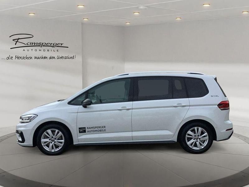 Gebraucht VW Touran Goal 150 PS (110 kW) 2025 Weiß (oryxweiß perlmutteffekt) Van / Kleinbus