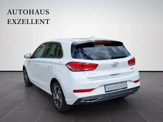 Gebraucht Hyundai i30 136 PS (100 kW) 2021 Weiß Limousine