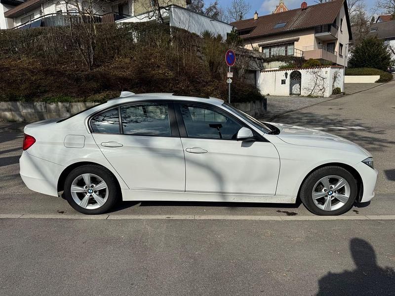 Gebraucht BMW 318 143 PS (105 kW) 2012 Weiß Limousine