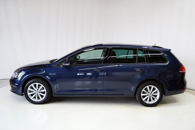 Gebraucht VW Golf VII Comfortline 110 PS (80 kW) 2016 Blau metallic Kombi