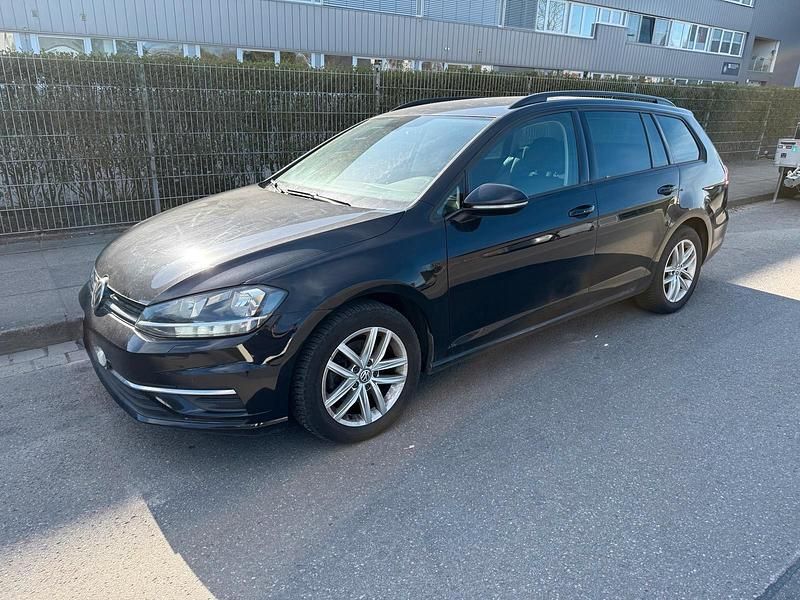 Gebraucht VW Golf VII 115 PS (84 kW) 2018 Schwarz Kombi