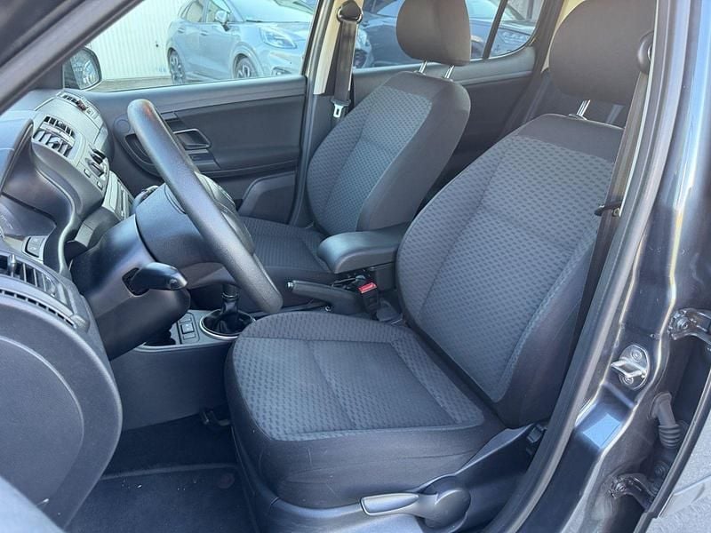 Second-hand Skoda Fabia Active 90 CP (66 kW) 2011 Gri Hatchback
