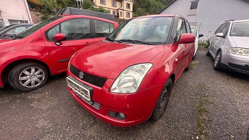 Rot Gebraucht 2007 Suzuki Swift Club Limousine | 1.500 € (Superpreis) - Bild 1/4