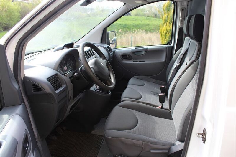 Gebraucht Peugeot Expert 90 PS (66 kW) 2010 Weiß Van
