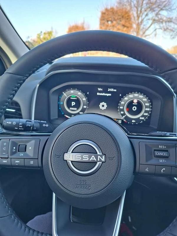 Gebraucht Nissan Qashqai N-Connecta 205 PS (150 kW) 2025 Pearl black SUV