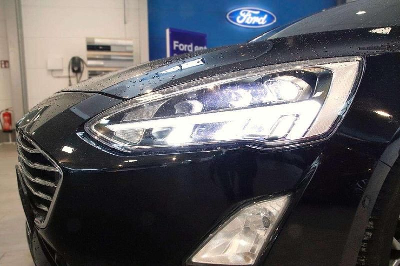 Gebraucht Ford Focus Titanium 125 PS (91 kW) 2019 Iridiumschwarz metallic Kombi