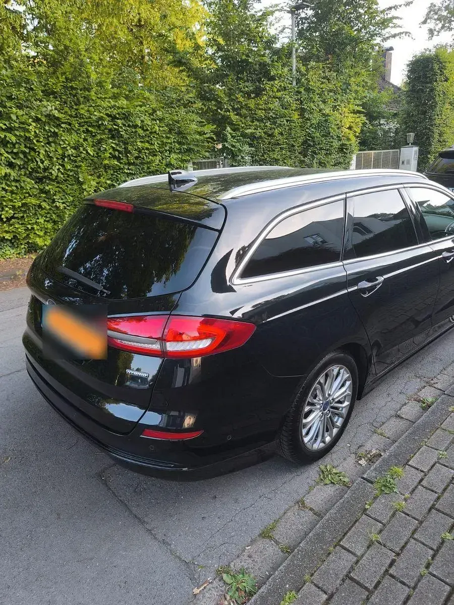 Gebraucht Ford Mondeo Titanium 140 PS (102 kW) 2022 Schwarz Limousine