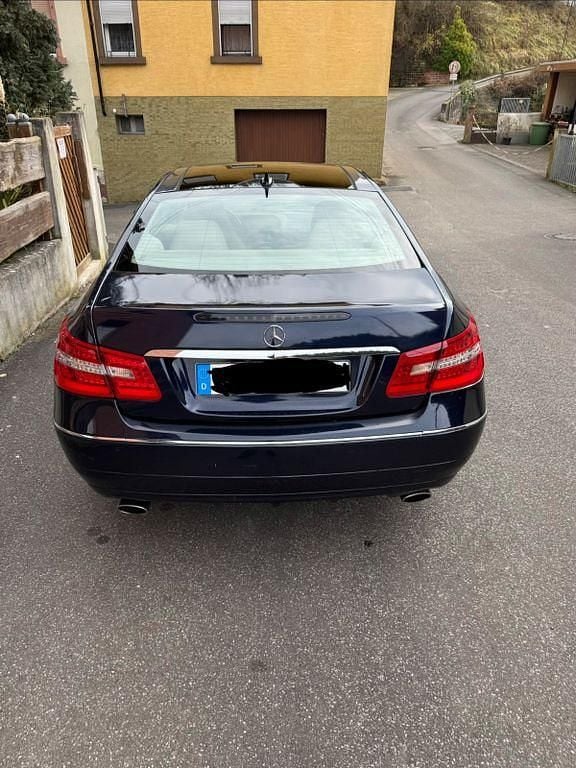 Gebraucht Mercedes E350 Elegance 306 PS (225 kW) 2012 Blau Coupé
