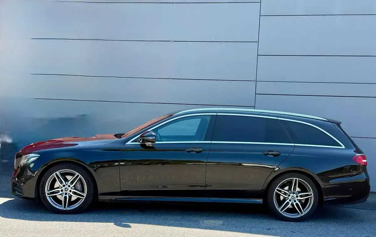 Gebraucht Mercedes E220 AMG 194 PS (142 kW) 2017 Obsidianschwarz  metalliclack Kombi