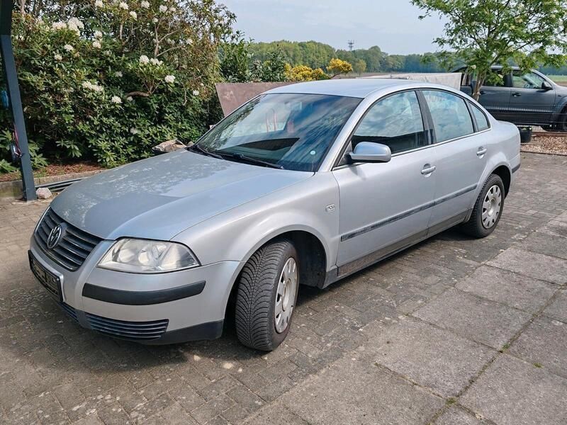 Silber Gebraucht 2001 VW Passat Limousine | 1.200 € (Guter Preis) - Bild 1/4