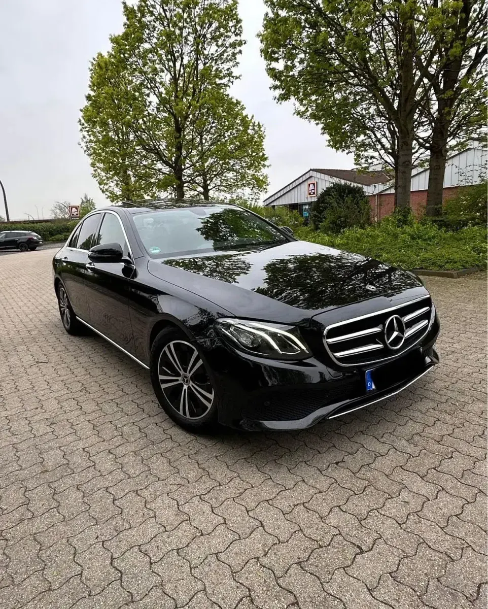 Second-hand Mercedes E220 193 CP (141 kW) 2020 Negru Berlinǎ