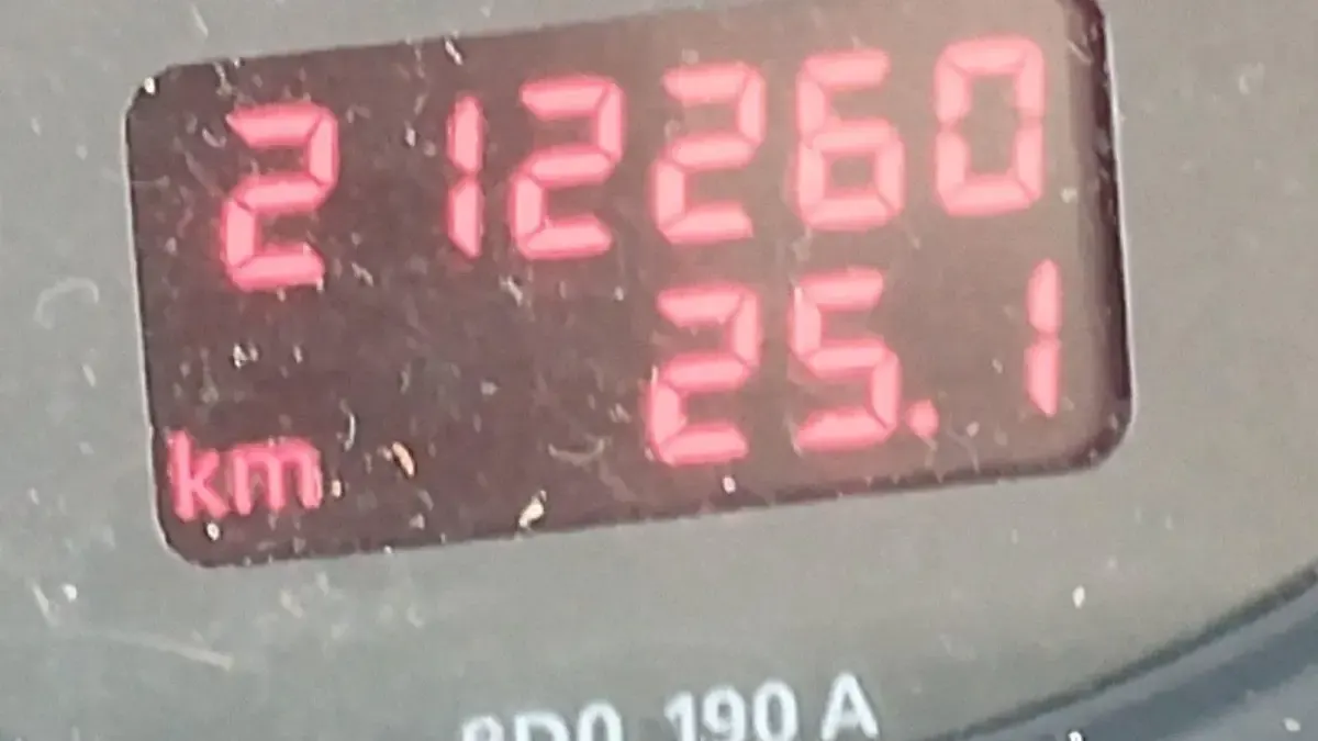 Używany Audi A4 101 KM (74 kW) 1995 Niebieski Sedan/Limuzyna