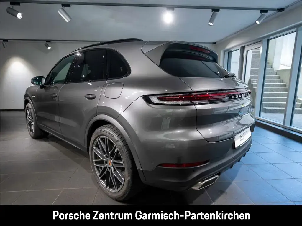 Gebraucht Porsche Cayenne E-Hybrid 470 PS (345 kW) 2024 Grau SUV