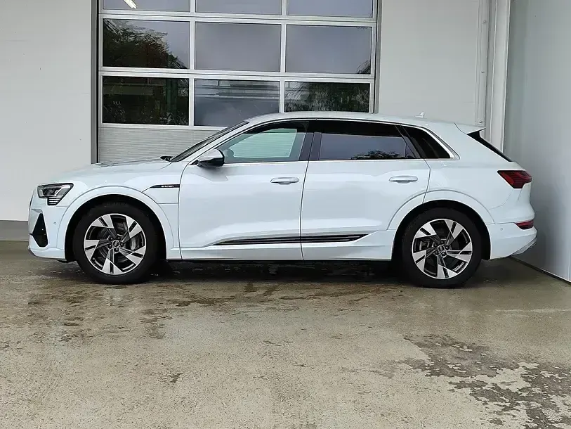 Gebraucht Audi e-tron S-Line 300 kW (408 PS) 2022 Gletscherweiß metallic SUV