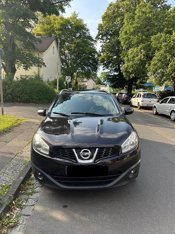 Violet Gebraucht 2010 Nissan Qashqai SUV | 5.700 € (Teuer) - Bild 1/4