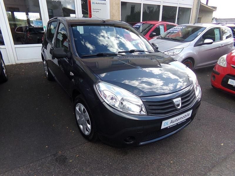 Grau Gebraucht 2008 Dacia Sandero Ambiance Kleinwagen | 4.485 € - Bild 1/4
