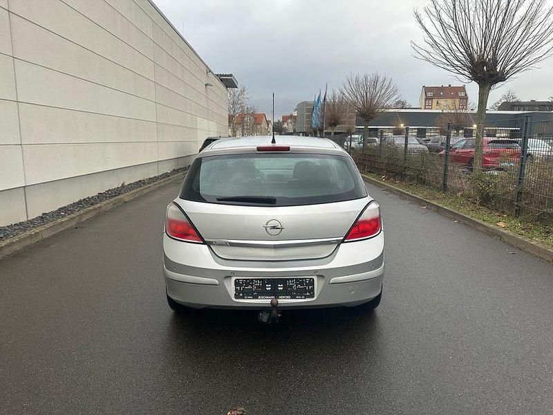 Gebraucht Opel Astra Edition 105 PS (77 kW) 2005 Silber Limousine