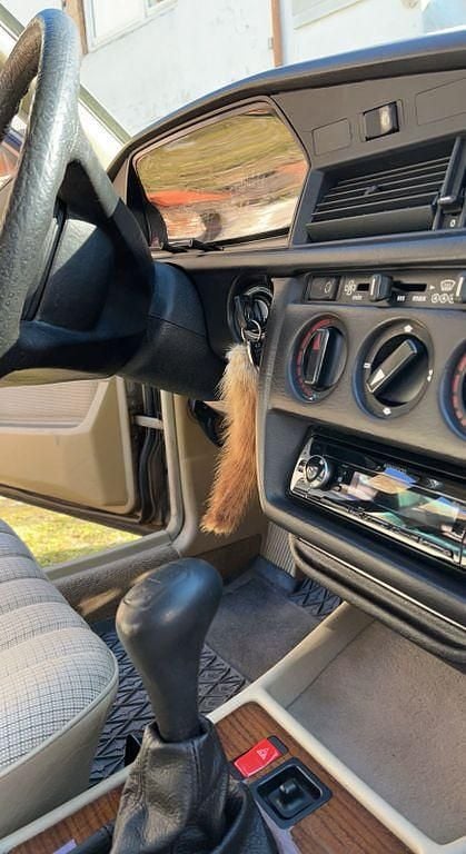 Gold Gebraucht 1986 Mercedes 190 Limousine | 1.500 € - Bild 1/4